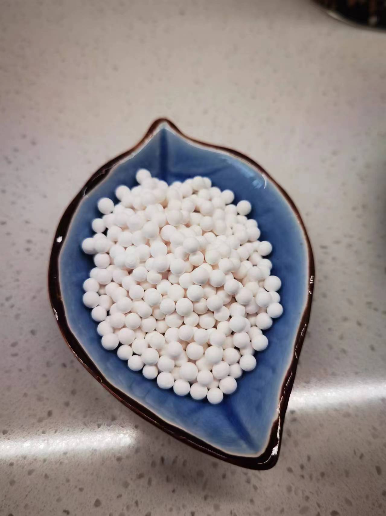 白色吸附球 2.jpg